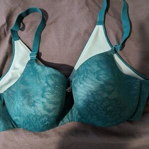 Cacique lightly padded size 38 Dteal lace bra